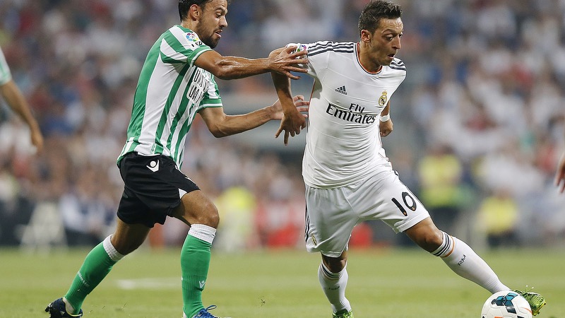 Chuyền bóng trong bóng đá là nghệ thuật