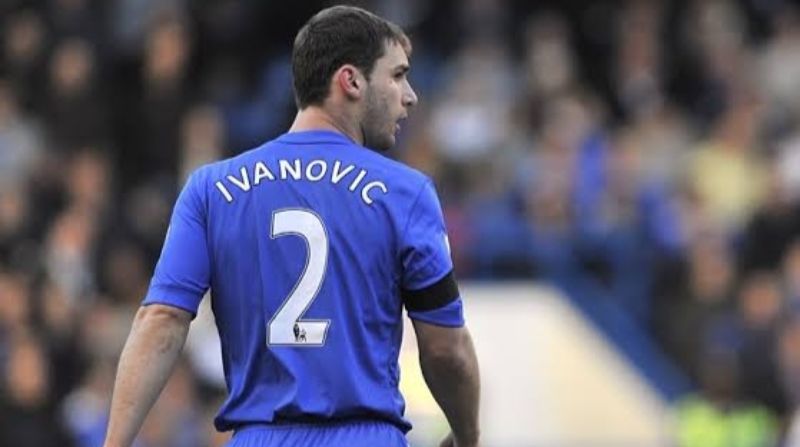 Sự đa dạng của cầu thủ mang áo số 2