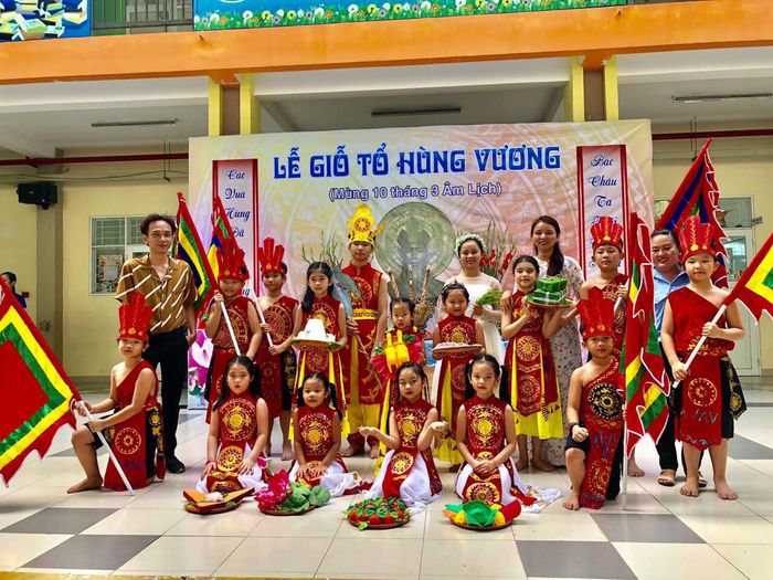 Trang phục biểu diễn Mây